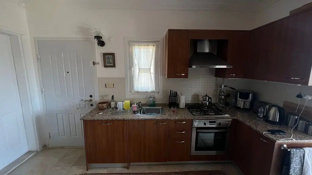 Fitted kitchen